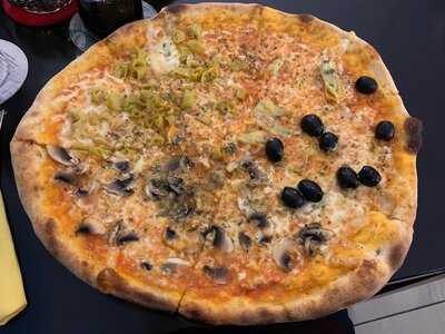 Pizzeria Eiscafe Piccola