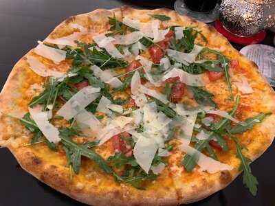 Pizzeria Eiscafe Piccola