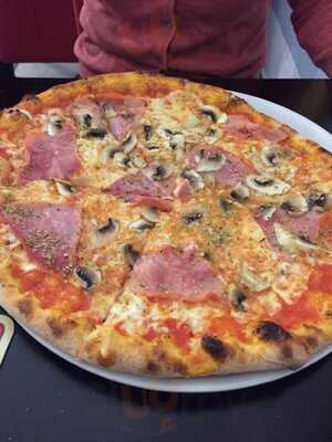 Pizzeria Eiscafe Piccola