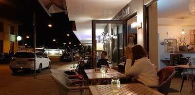 Vis A Vis Cafe-bar-bistro