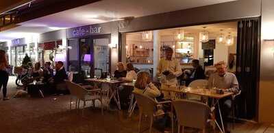 Vis A Vis Cafe-bar-bistro