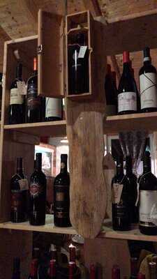 Luigis Pizza / Pasta / Bar