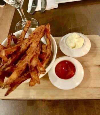 B10 Restaurant Wine & Gin Bar