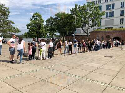 N'eis - Das Neustadteis Am Gartenfeldplatz