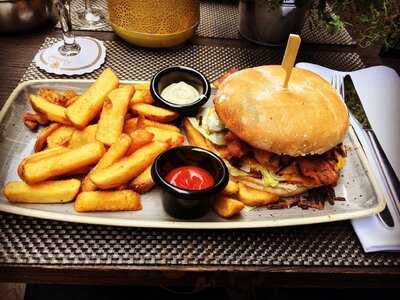 Q1 - Metropolitan Kitchen & Bar