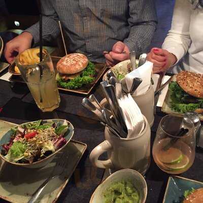 Hans Im GlÜck Burgergrill & Bar