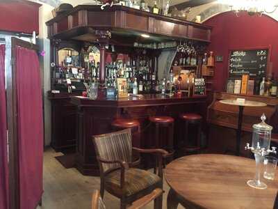 Grotesque Absinth-bar