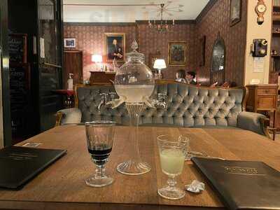 Grotesque Absinth-bar