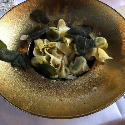 Leo's Restaurant Café Winebar