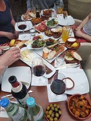 Saro Tapas Bar & Lounge