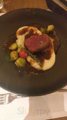 Restaurant Trollinger Im Mövenpick Hotel Stuttgart Airport