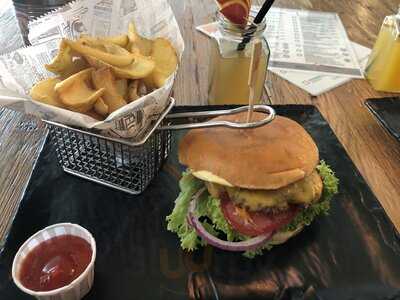 Leo's Juice & Burger