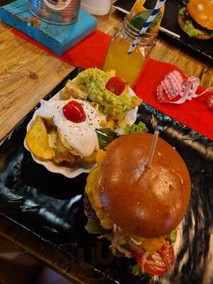 Leo's Juice & Burger