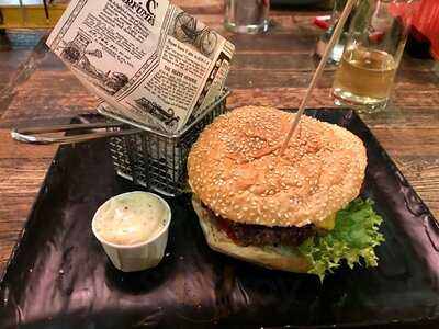 Leo's Juice & Burger