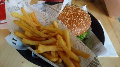 Große Liebe Burger. Cocktail. Bar.