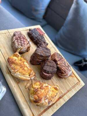 Dom - Grill Kitchen Bar