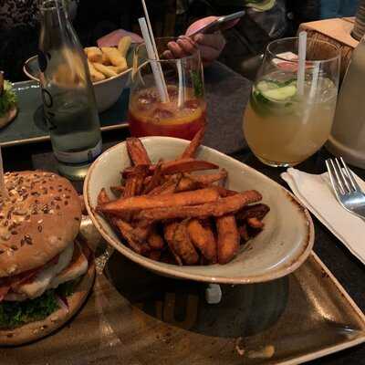 Hans Im GlÜck Burgergrill & Bar