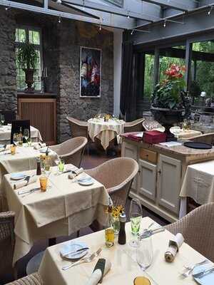 Röttele's Restaurant & Residenz Im Schloss Neuweier