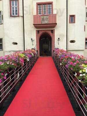 Röttele's Restaurant & Residenz Im Schloss Neuweier