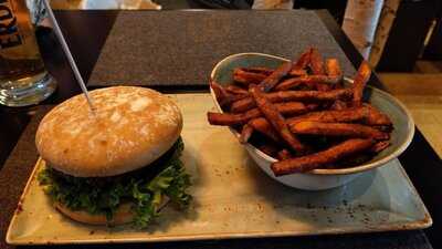 Hans Im GlÜck Burgergrill & Bar