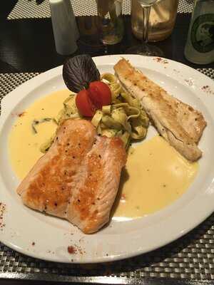 Juls Steak & Cocktail Restaurant