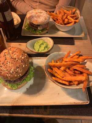 Hans Im GlÜck Burgergrill & Bar