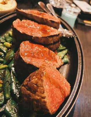 Dox Restaurant & Bar