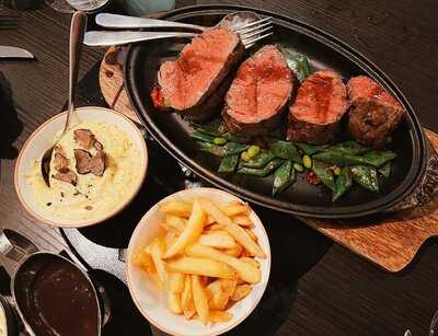 Dox Restaurant & Bar