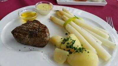 Homme D'or An Der Rheinbrücke