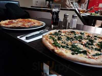 Lupo Trattoria,pizzeria