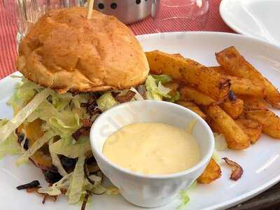 Unter Der Linde • Wirtshaus • St. Arnual