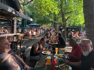 Uferstüble Biergarten