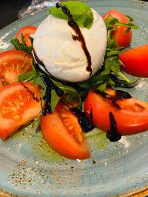 Italiani Ma Non Troppo