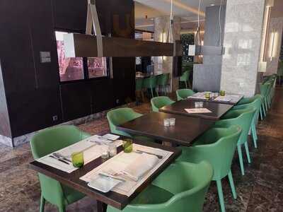 [m]eatery Bar + Restaurant