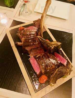 [m]eatery Bar + Restaurant