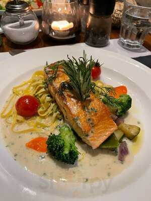 Einhorn Cafe Restaurant Weinbar