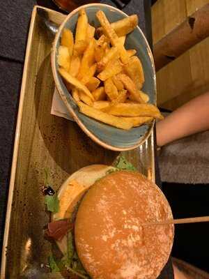 Hans Im GlÜck Burgergrill & Bar