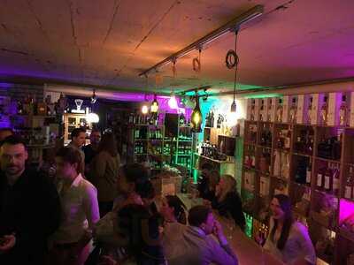 Espresso & Vinobar De Cassan Weinhandlung & Weinbar