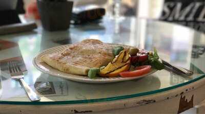 Salut! Das Eigenart Bistro