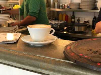 Salut! Das Eigenart Bistro