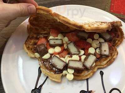 Waffle House & Smoothies