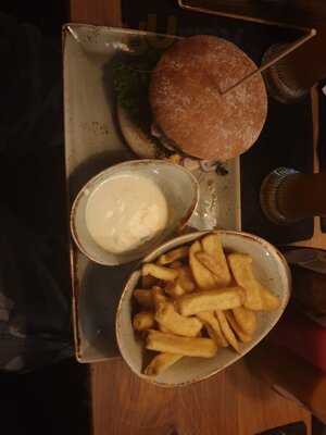 Hans Im GlÜck Burgergrill & Bar