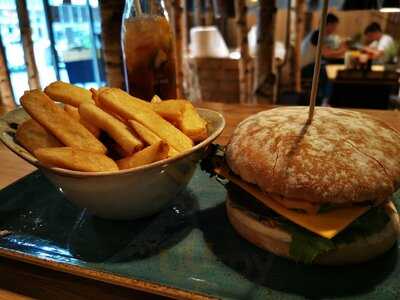 Hans Im GlÜck Burgergrill & Bar