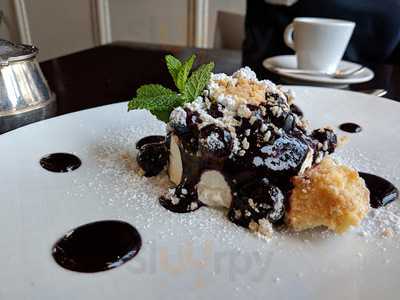 Bistro Petit Charlemagne