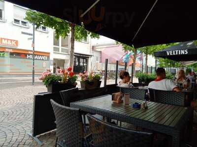 Chamaleon Cafe-bistro & Bar