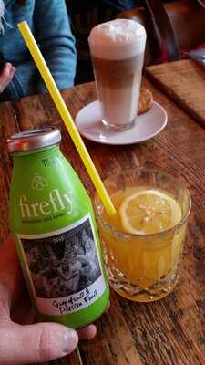 Pollyesther's Lounge