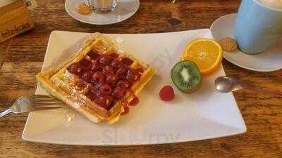 Pollyesther's Lounge