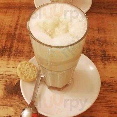 Pollyesther's Lounge