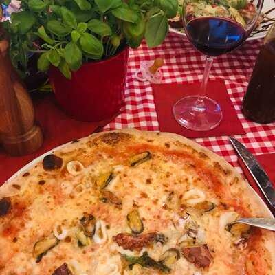 Mommo's Pasta & Pizza