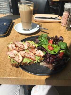 Nela's Coffee & Kitchen